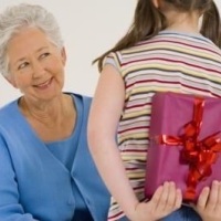 Идеи для подарка пожилому человеку